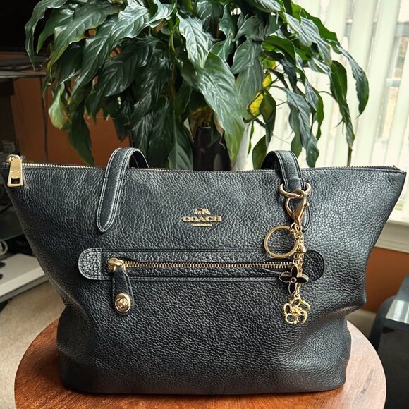 New ABSTRACT FLOWER Bag Charm Black and Gold Tone 🌺 - Picture 4 of 7